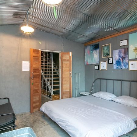 Zhelter'Bkk Hostel Bangkok Exterior photo