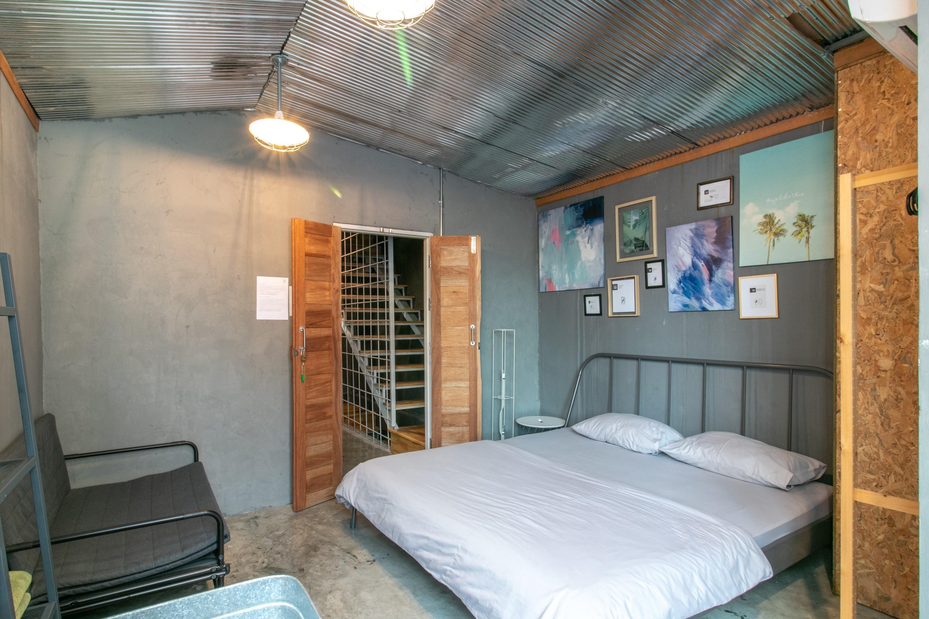 Zhelter'Bkk Hostel Bangkok Exterior photo