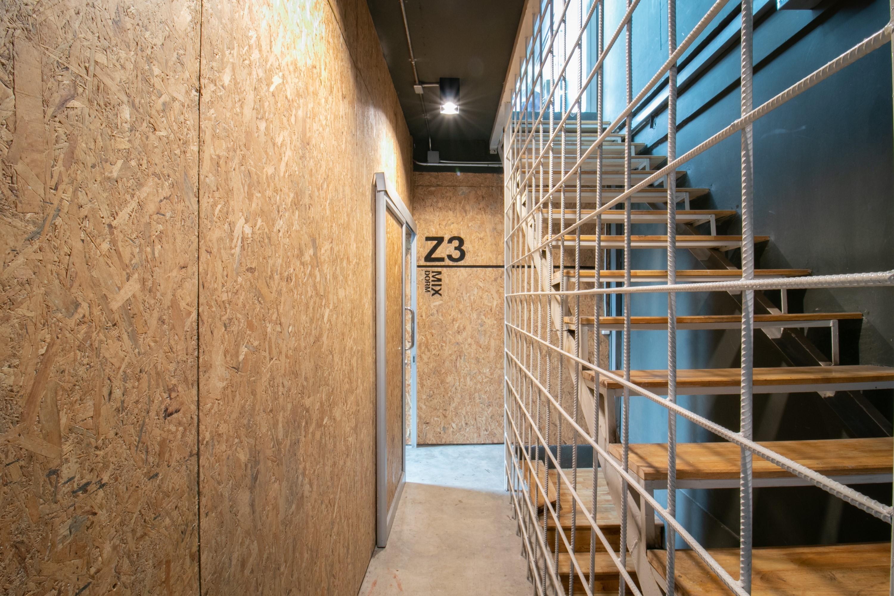 Zhelter'Bkk Hostel Bangkok Exterior photo